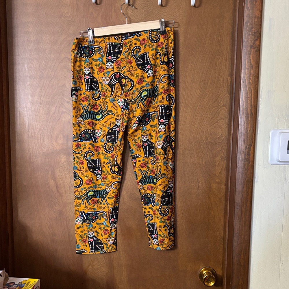 New Mix Vibrant Patterned Capris